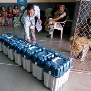 Congress meets EC; demands more caution around rooms where EVMs are stored