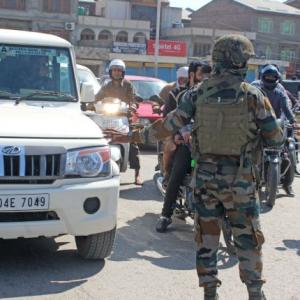 PHOTOS: Srinagar highway ban causes disruption