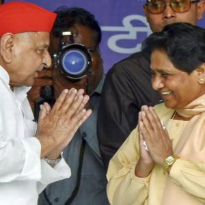 Sharing a stage, Mulayam & Mayawati praise each other