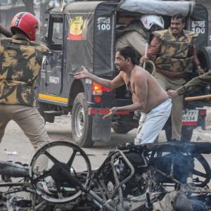6 dead in UP violence as protesters clash with cops