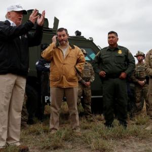 Trump tours border, repeats threat to declare national emergency