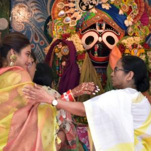 Mamata, Nusrat Jahan attend ISKCON Rath Yatra