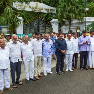 10 reasons why Karnataka govt is in CRISIS