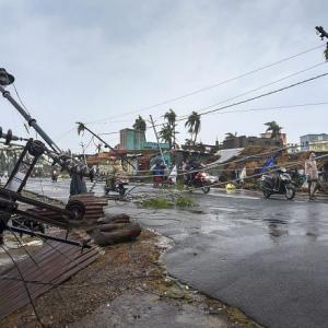 3 killed as cyclone Fani batters Odisha