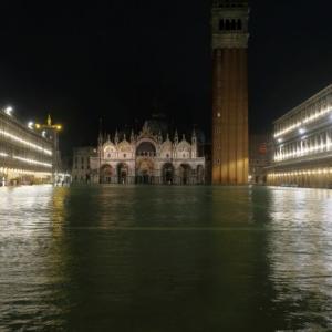 Venice becomes lake as flood season begins