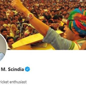 Scindia changing Twitter bio sparks speculations