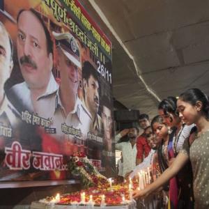 PHOTOS: Mumbai pays homage to 26/11 martyrs