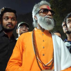 Bal Thackeray lookalike major draw at swearing-in
