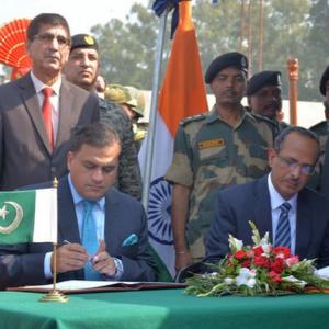India, Pak sign kartarpur corridor agreement
