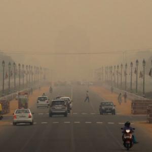 Delhi remains shrouded in toxic haze for 3rd day