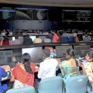 No need to lose heart: Leaders rally round ISRO