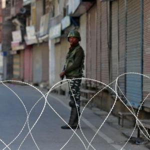 Geelani's death: No mobile internet again in Kashmir