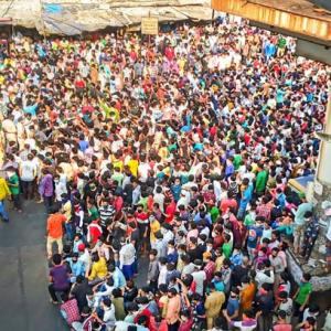 Migrants' protest in Mumbai: FIR against TV scribe