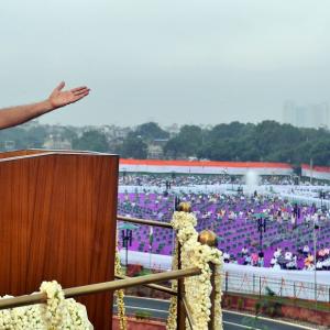 PM pushes for self-reliant India in I-Day speech