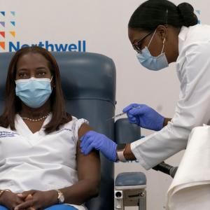 New York nurse first to get Covid vaccine in US