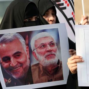 Thousands mourn for Iranian general Soleimani
