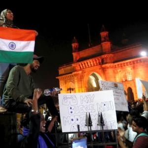 24 hrs & counting... Mumbai's 'Occupy Gateway' continues