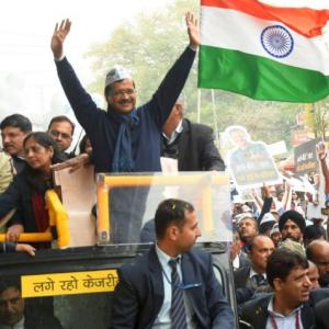 Delayed by roadshow, Kejriwal fails to file nomination