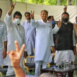 With victory sign, Gehlot flaunts his strength