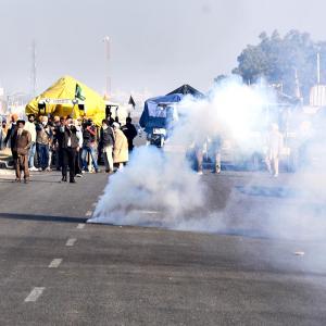 Farmers break barricades in Haryana, reach near Delhi