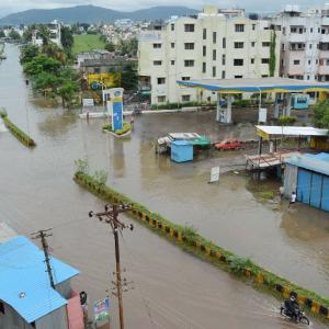 Heavy overnight rain in Mumbai; IMD issues alert