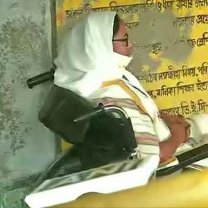 Mamata visits Nandigram booths amid jamming reports