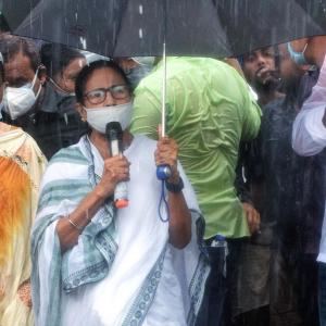 Bengal floods: PM dials Mamata, assures her of help