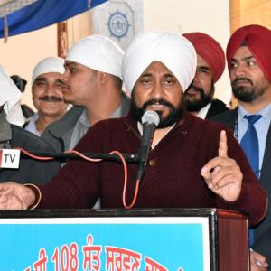 Now, Channi uses 'wet pants' to take swipe at Sidhu