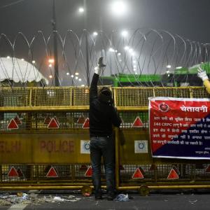 Crowd swells at Ghazipur border; 3,000 cops deployed