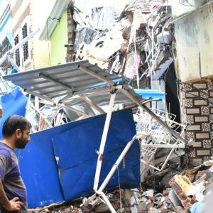 4 dead, 7 injured as house collapses in Mumbai