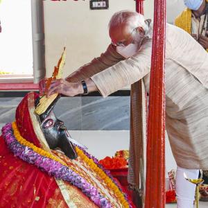 PIX: Modi prays at ancient Kali temple in Dhaka