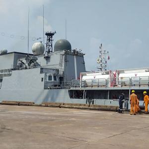 Navy deploys 9 warships to bring oxygen from abroad