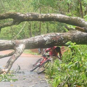 Cyclone snaps power of 46.41 lakh house in Maharashtra