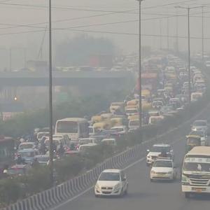 Smog covers Delhi-NCR, air quality still severe