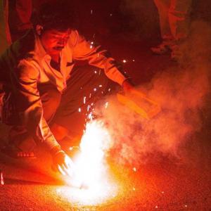 Delhi bans firecrackers during Diwali