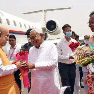 Now, Nitish Receives Shah At Airport