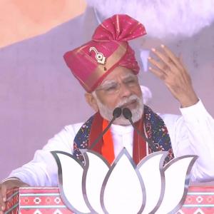 Congress leaders in competition to insult me: Modi