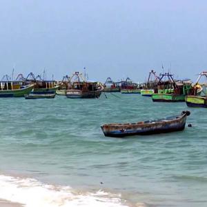 21 Indian fishermen arrested by Sri Lankan navy