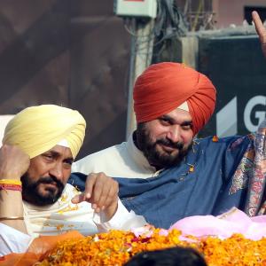 Punjab polls: Cong woos voters with cash dole, 1L jobs