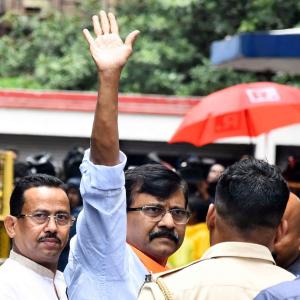 Warrant out against Sanjay Raut in defamation case