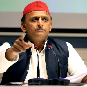 BJP stealing EVMs, says Akhilesh; SP team meets EC