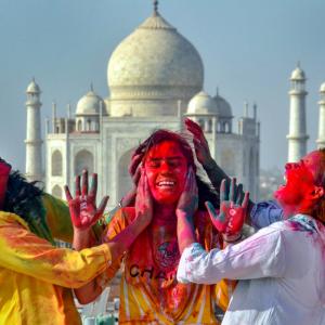 Yeh Hai India: Holi At The Taj