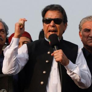 Imran Khan halts long march as female journalist dies
