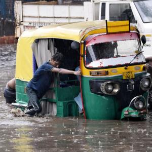 Downpour floods Delhi, hits traffic; IMD issues alert