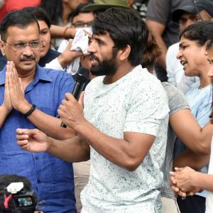 Kejriwal extends support to protesting wrestlers
