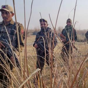 3,000 more CAPF troops to fight Naxals in C'garh