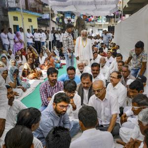 Mevani for probing Solanki's death; Dalit rally on Sun