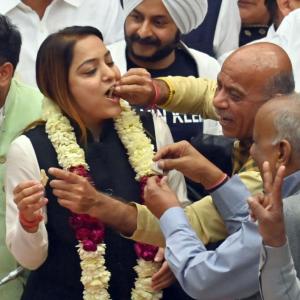 AAP bags mayor, dy mayor posts; 3 extra votes for BJP