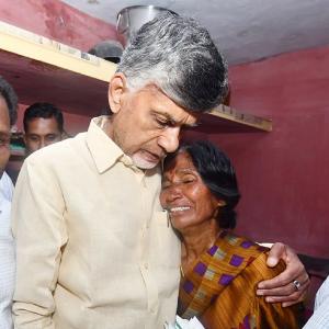 Police stops Chandrababu from entering constituency