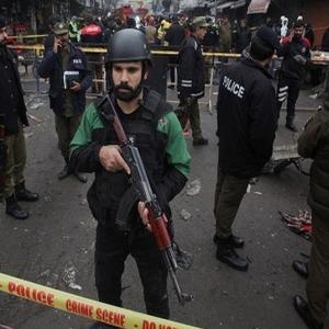 44 people killed, 100 hurt in suicide attack in Pak